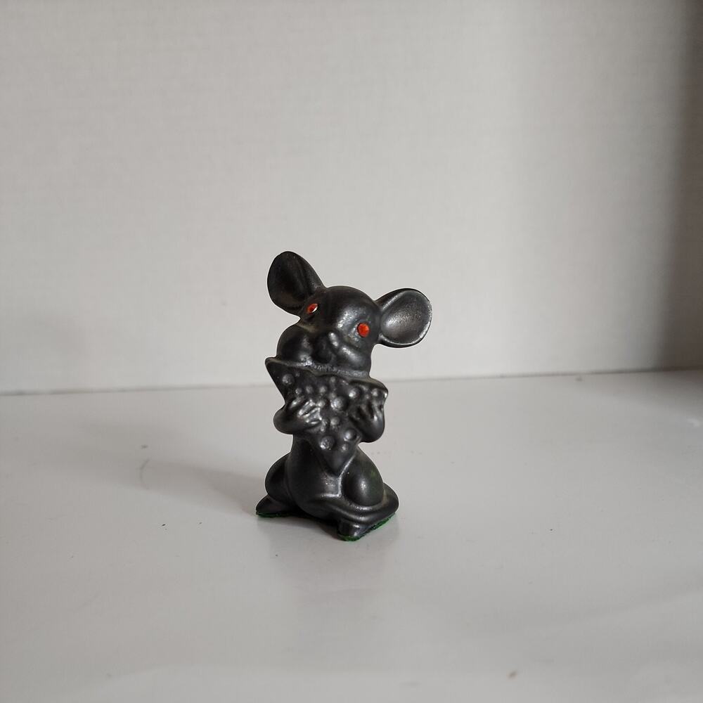 Vtg Black Mouse Red Jeweled Eyes Holding a Slice of Cheese 2.5" Figurine